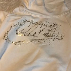 NEW Nike hoodie with pockets